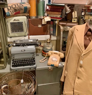 vintage items for sale at Black Lake Antiques in Olympia, Washington
